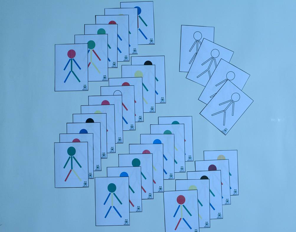 Układamy patyczki i nakrętki