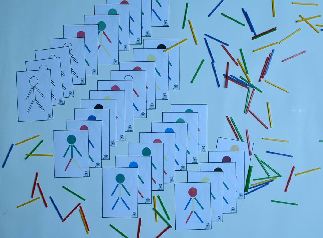 Układamy patyczki i nakrętki